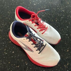 Brooks Launch 7 Sneakers. Womens size 9.5! Worn a handful of times!